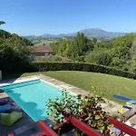 Villa Cozy Family For 10 People, Pool Saint-Pée-sur-Nivelle