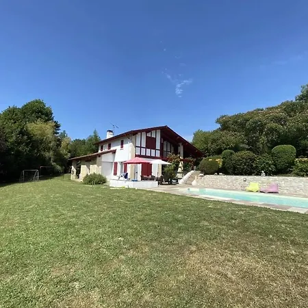 Villa Cozy Family For 10 People, Pool Saint-Pée-sur-Nivelle
