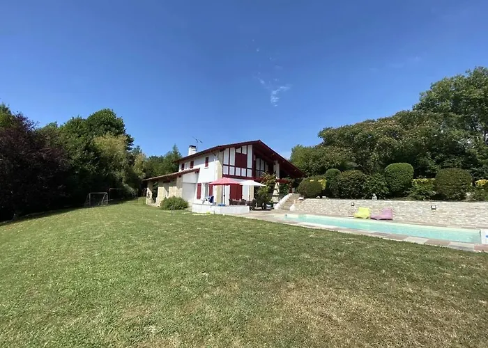 Villa Cozy Family For 10 People, Pool Saint-Pee-sur-Nivelle